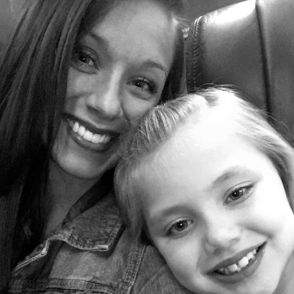 🖤Im your Posher, Ashleigh🖤 - Picture 1 of 3